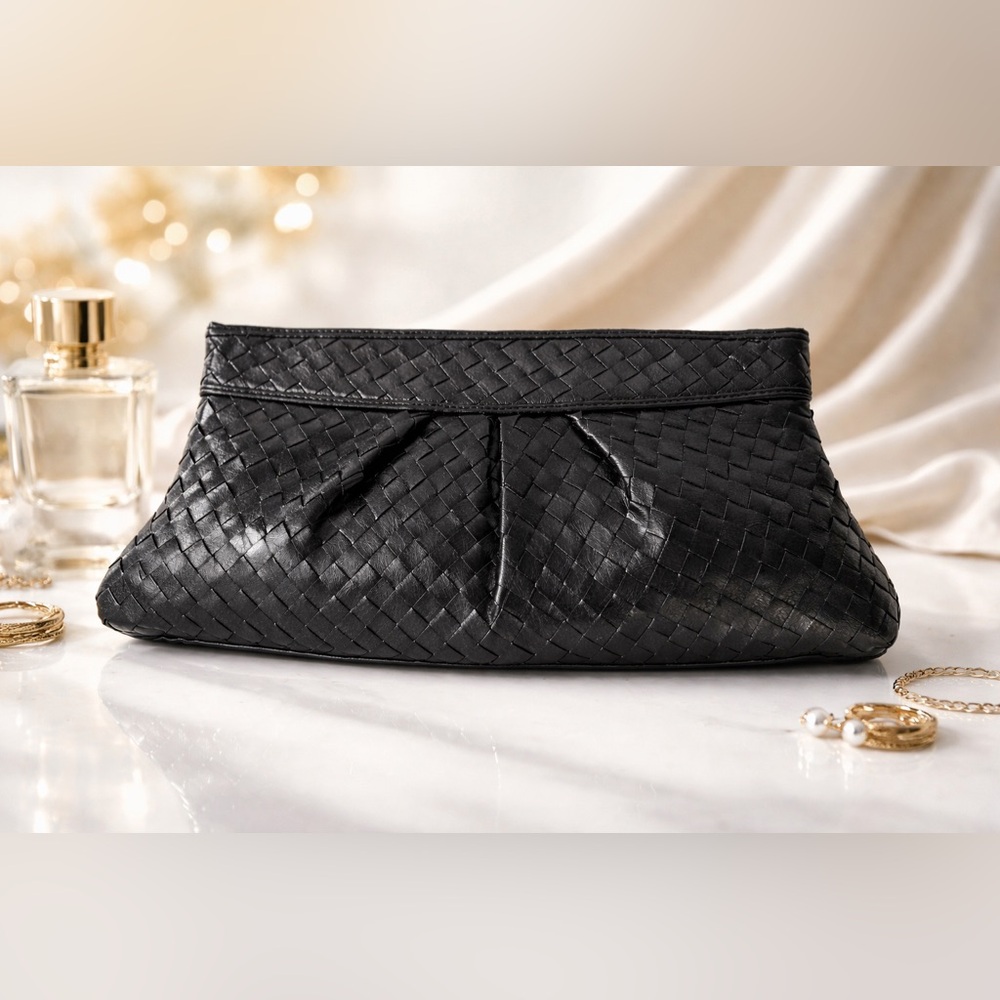 Black Woven Clutch‎